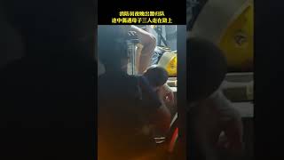 消防员夜晚出警归队，途中偶遇母子三人走在路上，暖心护送她们回家 #暖心 #消防员