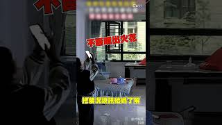 家中燈泡突發自燃狂噴火 小男孩冷靜自救 帶妹妹安全撤離 ‪@吃瓜第一排teatime‬