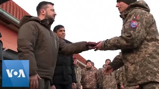Sunak and Zelenskyy Meet Troops During Training | VOA News