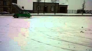 2cv qui drift dans la neige