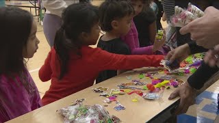 Escuela SMART Academy students receive holiday gifts