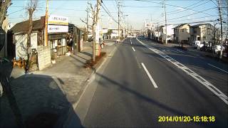 ドラレコ映像　歩道走行の郵便バイク