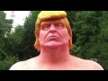 subastan la estatua de trump desnudo por casi $22 000