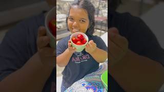 Trying London viral strawberry chocolate 🍫 🍓/#youtubeshorts #shorts #short #strawberry#fyp #yummy