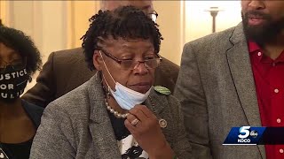 Mother of death row inmate Julius Jones visits Capitol, hopes to meet with Gov. Stitt