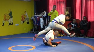 Chinese wrestling天津摔跤，一看就知道这俩小伙不简单，必定会有精彩的动作