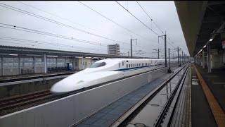 雨の高速通過山陽新幹線厚狭駅N700A系のぞみ号東京行