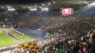 Roma Lecce: i tifosi della Roma applaudono Tammy Abraham, che inizia la gara dalla panchina