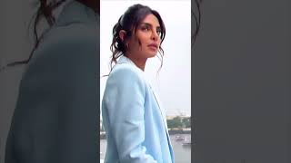 Priyanka Chopra enjoying mumbai's famous view and nature