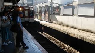 近鉄奈良線・大阪線　鶴橋駅1番ホームに普通列車が到着