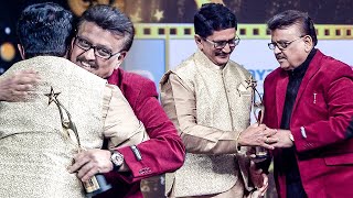 S P Balasubrahmanyam Presenting Lifetime Achievement Award To Murali Mohan At SIIMA