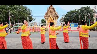 รำวงวันลอยกระทง🌾🌾รำโดยศิษย์หลวงพ่อยอดวัหนองปลาหมอ#ขอขอบคุณท่ารำสวยๆจากคูบัวราชบุรีคะ🌴🌴🎉🎉