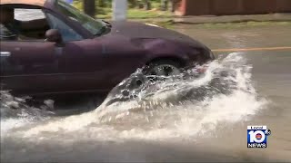 Water main break causes massive flooding in Hollywood