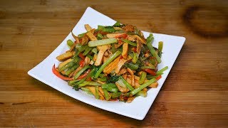 Frying celery and dried beans together is so delicious