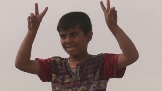 Raw: Iraqi Civilians Flee Fighting