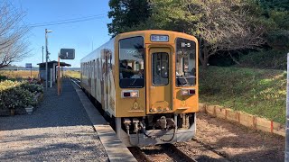 ひたちなか海浜鉄道湊線中根駅を入線.発車する列車。