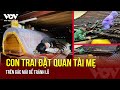 KHÔNG THỂ ĐAU XÓT HƠN: Con trai đặt quan tài mẹ trên gác mái để tránh lũ | Báo Điện tử VOV