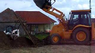 Föld rostálás : JCB 3cx and Bobcat 751