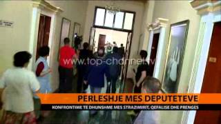 Përleshje mes deputetëve - Top Channel Albania - News - Lajme