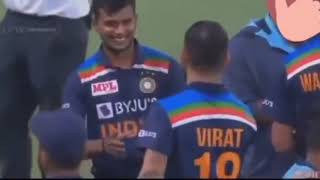 T Natarajan takes wining trophy from Virat Kohli || India vs Australia 2020 T20