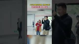 大学生地铁站演唱《阳光宅男》，表演同学自信展示，来往乘客停下脚步观看。 #951FF021992869942D9D5EF99C16035D大学生整活 #享受当下美好 #阳光宅男 shorts