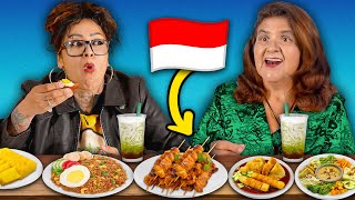 Mexican Moms try Indonesian food for the first time! 🇮🇩