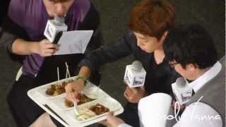 [HD/Fancam] 121015 Lee Hyun Woo Nomming Away