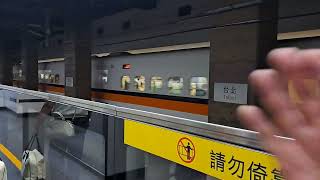 1318次高鐵北上列車往南港 臺北進站