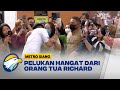 Momen Haru Antara Richard Eliezer Dengan Orang Tuanya di Persidangan