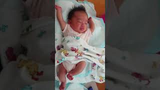 伸びをしたハズなのに伸びてない生後１ヶ月が尊い 1month Baby#shorts