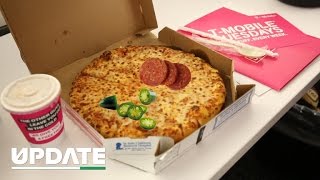 T-Mobile will bribe you with pizza (CNET Update)
