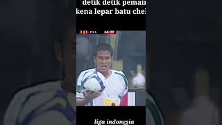 detik detik pemain kena lempar batu suporter || liga indonesia