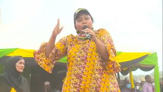 'FANYENI CHENYE MNATAKA, KWA RUTO SITOKI!' MILLICENT OMANGA TELLS UHURU AND TUJU!!