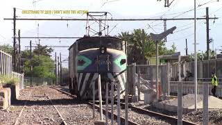 (CHILE) TREN 50009 CRUZANDO CON LOCOMOTORA E-3208 DE FEPASA