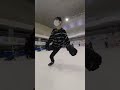 溜冰最怕就是遇到手在那晃的 滑冰 溜冰 icefreestyle