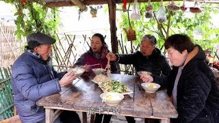 【舒家幺妹儿】鹅粑藠生爆回锅肉，四姐炒菜的时候就很提劲，上桌子一下就虚了！