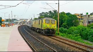 Unique! Duronto livery WAP7 madly honking with rescheduled Poorva Express [Full HD]