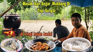 MASAK GORENG BALADO DAN MUKBANG DI TEPI SUNGAI, DI IRINGI HUJAN BADAI