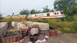 Mega Offlink LGD WAP7 with High Speed yellow ICF track sound passing through nagbhid jn || IR ||