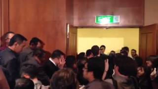 Malaysia Acting Minister Hishammuddin mobbed by media at MH370 press briefing