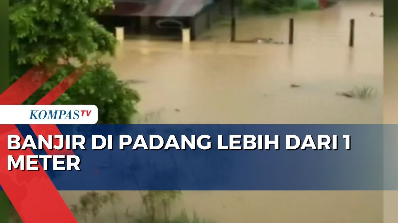 Petugas Evakuasi Korban Banjir Padang Dengan Perahu Karet - YouTube