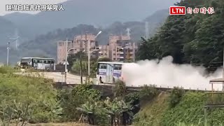 客運故障基隆暖暖鐵路旁冒大量白煙 民眾以為火車來了(翻攝自臉書社團基隆人)