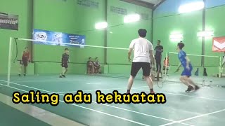 Badminton saling adu kerasnya smash