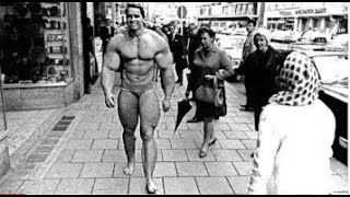 When Arnold Schwarzenegger Goes shirtless in public 💪🏻