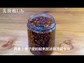 pour the soybeans into the hot oil pan and instantly become a classic delicacy chili soybean paste