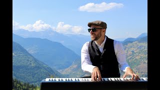 Freddy 'Fingers' Wilkens - Apres Ski Bands - 'I Got Rhythm' (fast piano solo!)