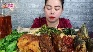 Nikmat banget,Nasi padang komplit Rendang lele goreng telor dadar sambal ijo Mukbang