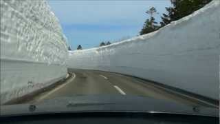 八甲田・雪の回廊を走る