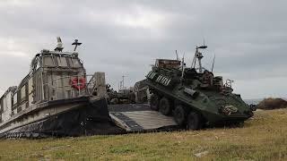 US army reinforcements disembark from the amphibious ship USS Green Bay