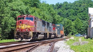 Ex-ATSF Warbonnet Pair On CSX Q292 - Smithton PA